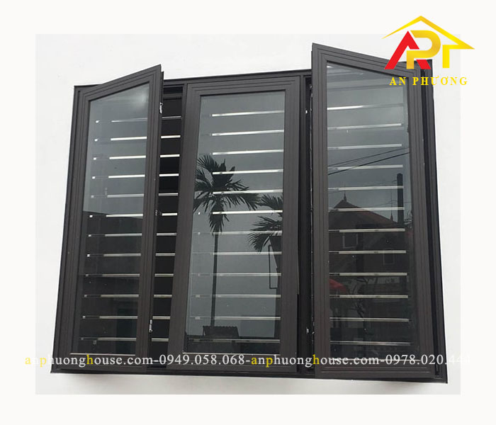 Cửa sổ mở quay 3 cánh