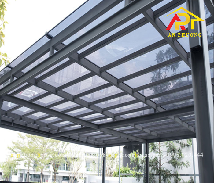 Ứng Dụng Đa Dạng của Mái Nhựa Poly Trong Cuộc Sống Hiện Đại