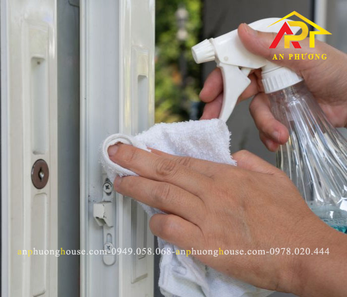 Khi nào cần vệ sinh cửa nhôm kính