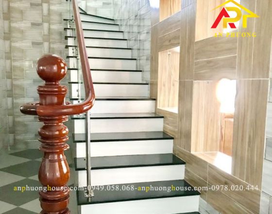 Lắp đặt cầu thang lan can kính - Lưu ý quan trọng cần biết