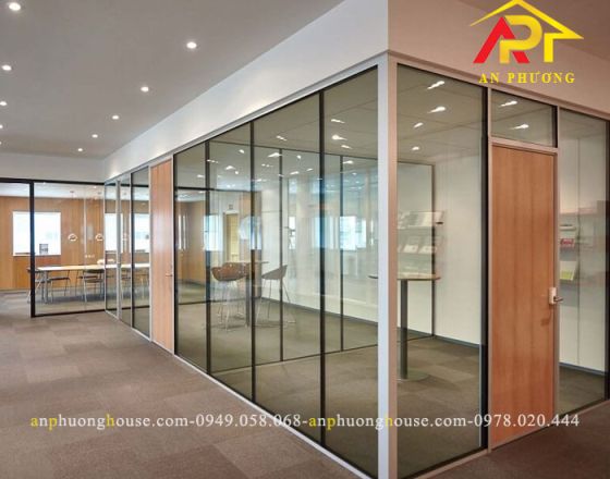 Mẫu vách kính cường lực đẹp và ấn tượng nhất năm 2024