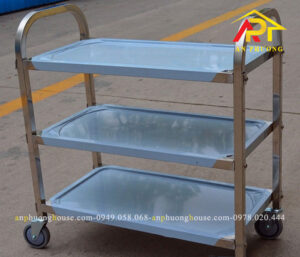 Lợi ích của việc sử dụng kệ đẩy hàng inox trong công ty