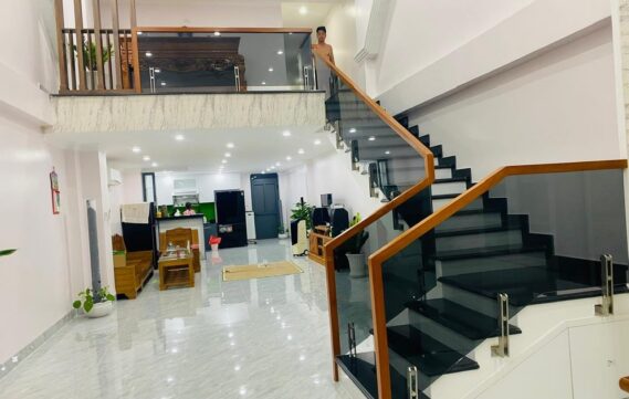 CẦU THANG LAN CAN KÍNH MÀU