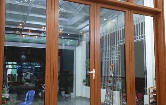 CỬA 4 CÁNH VÂN GỖ - HỆ BẢN LỚN AP8