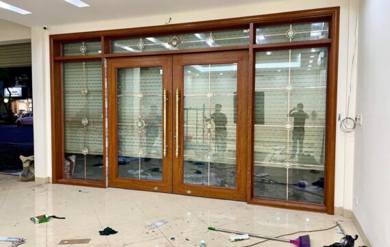 CỬA LỚN 2 CÁNH VÂN GỖ - HỆ THỦY LỰC AP6 2