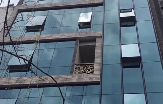 VÁCH KÍNH HỆ MẶT DỰNG M02 2