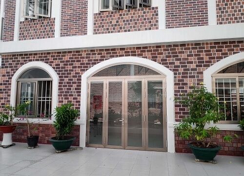 CỬA ĐI 4 CÁNH MÀU XÁM - KIỂU VÒM X03