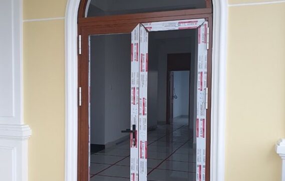 CỬA ĐI 2 CÁNH VÂN GỖ - KIỂU VÒM VG02 2
